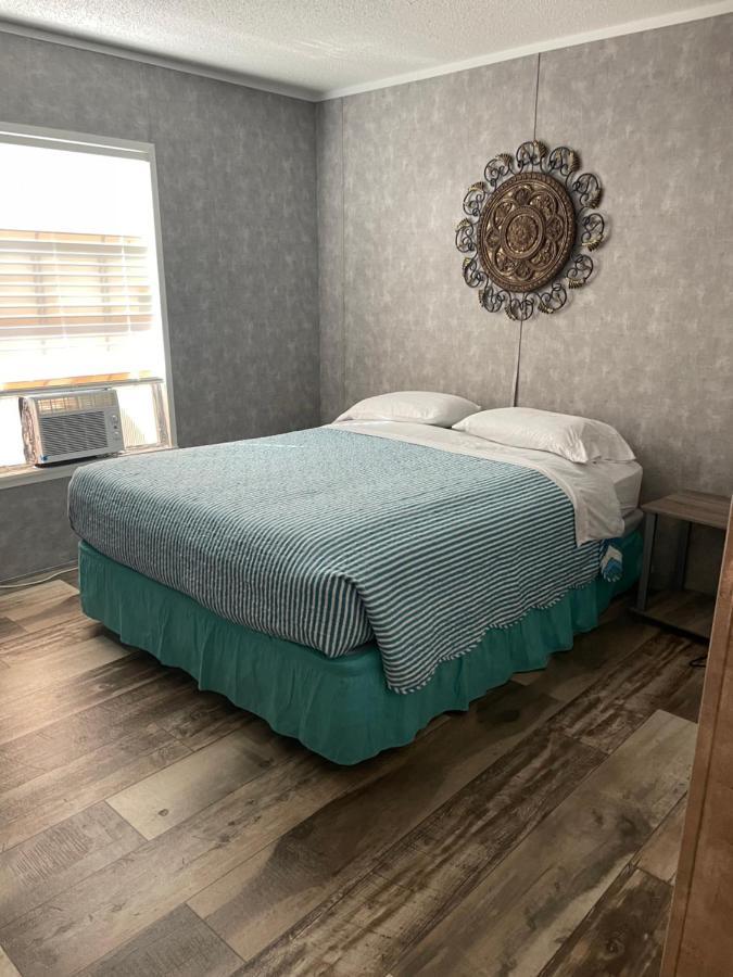 Lake Point Motel Марбълхед Екстериор снимка